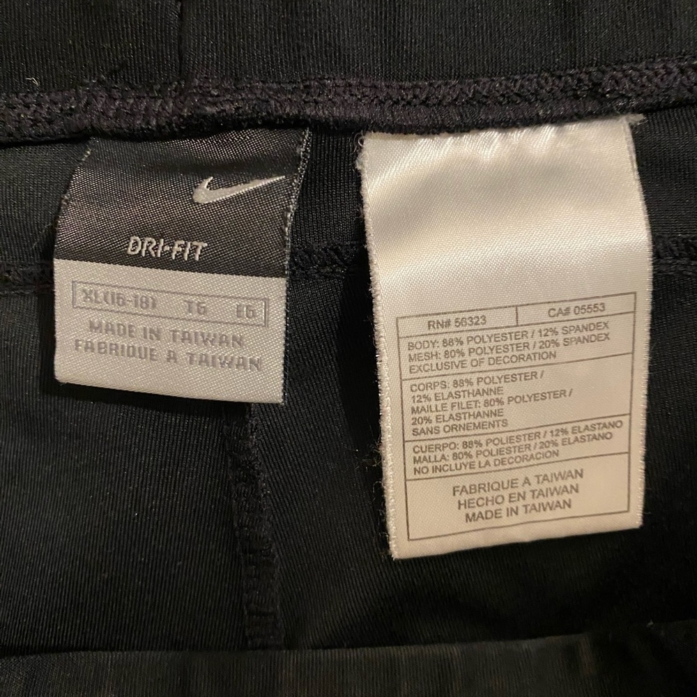 Nike Black Dri-Fit Yoga Pants - Picture 4 of 4